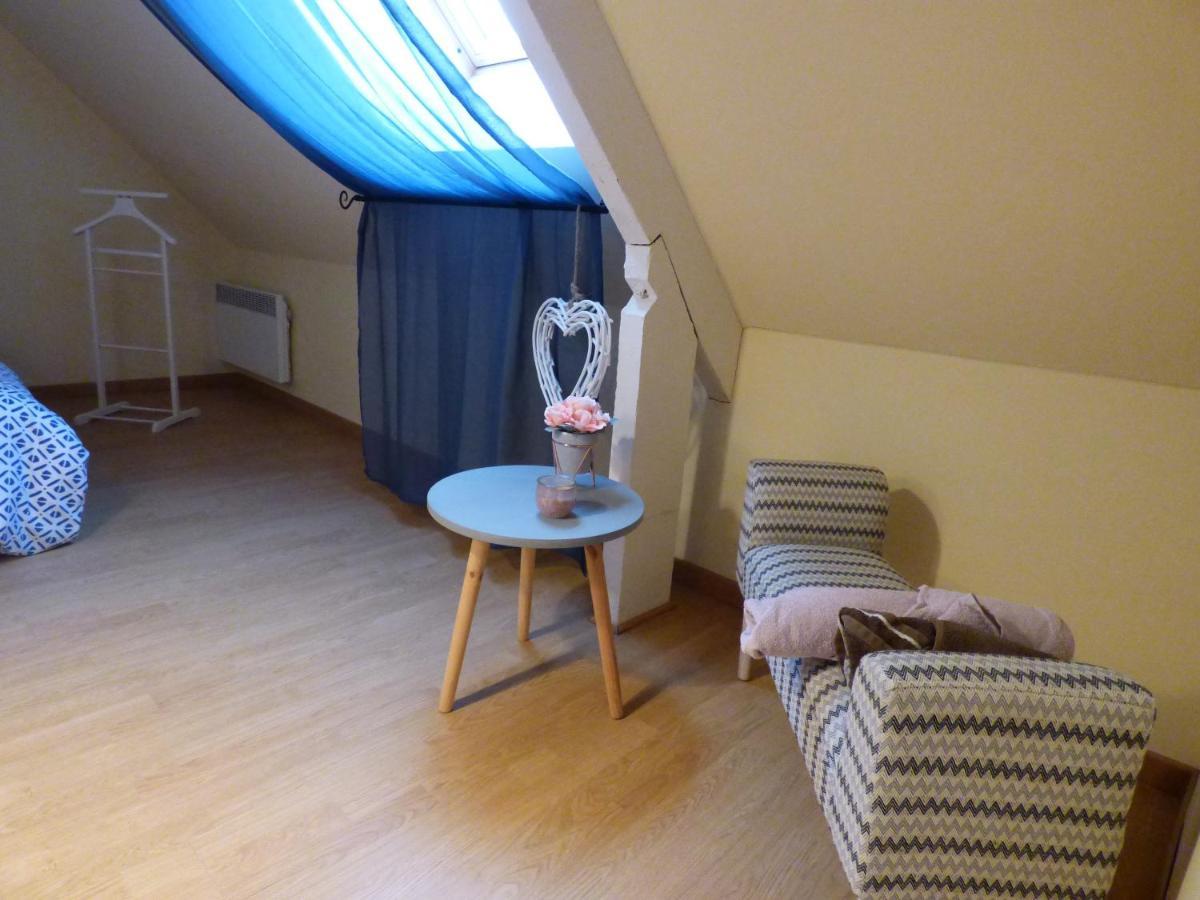 Les Petites Brosses Bed & Breakfast Montbizot Екстериор снимка