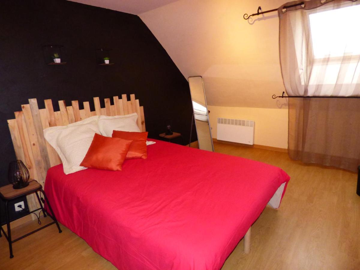 Les Petites Brosses Bed & Breakfast Montbizot Екстериор снимка