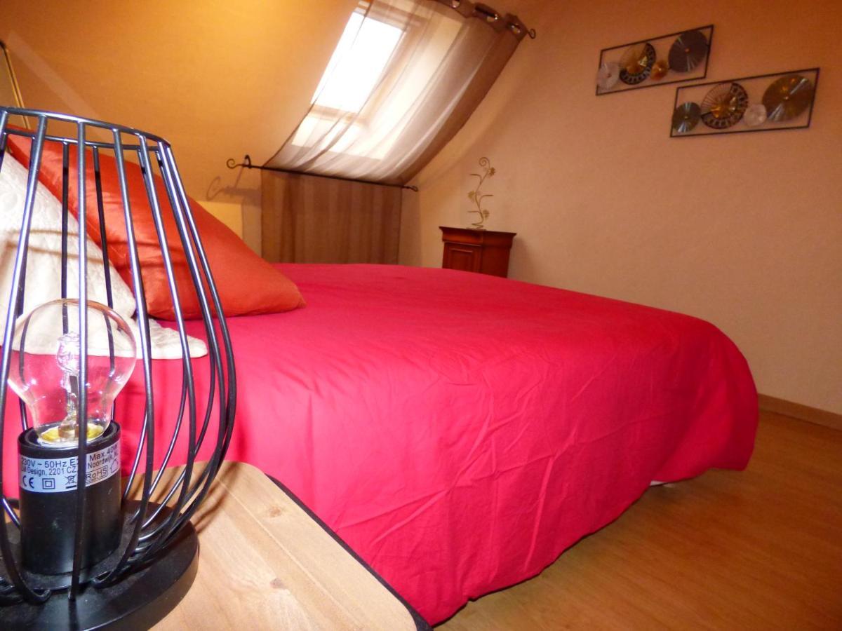 Les Petites Brosses Bed & Breakfast Montbizot Екстериор снимка
