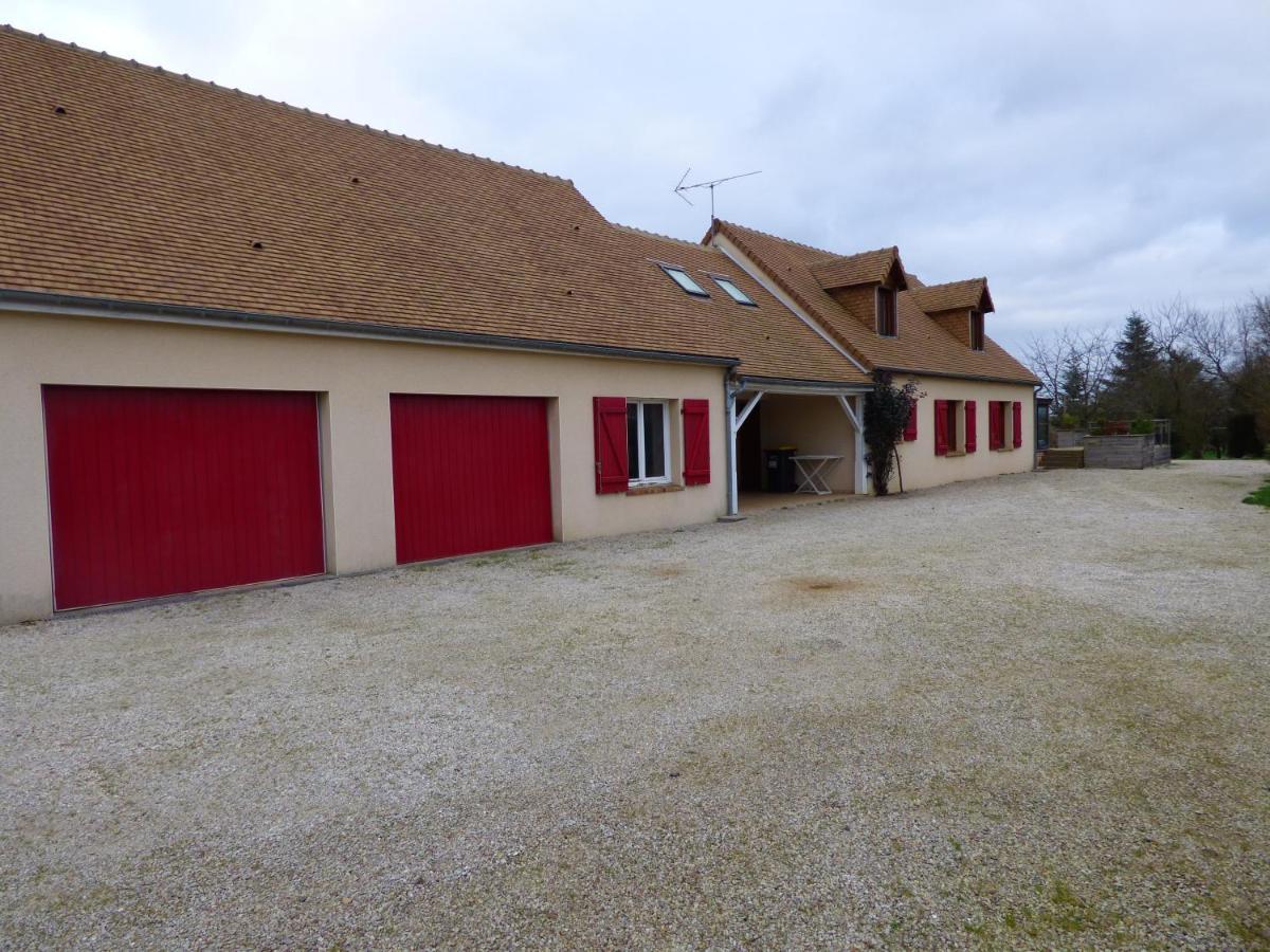 Les Petites Brosses Bed & Breakfast Montbizot Екстериор снимка